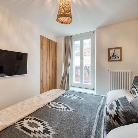 Luxury In Centre Apartment *